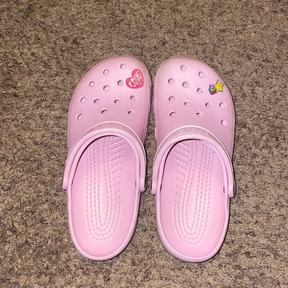 PINK CROCS WITH 2 JIBBITTS